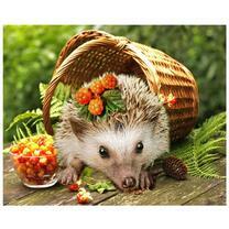 Ёжик и ягоды земляники