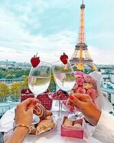 Без бренда «Свидание на фоне Эйфелевой башки» в Туле