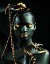 Без бренда «Девушка в черно-золотом макияже» в Туле в интернет-магазине  Без бренда «Девушка в черно-золотом макияже» в Туле